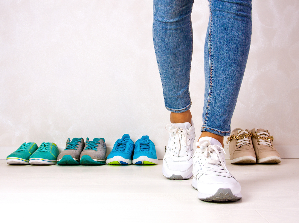 איך לבחור נעלי הליכה לסובלים מבעיות גב?